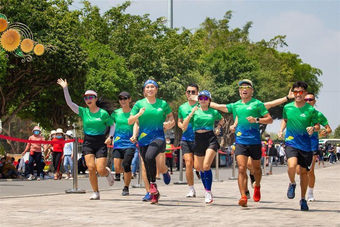 Các vận động viên tham gia Giải chạy BaDen Mountain Marathon 2021